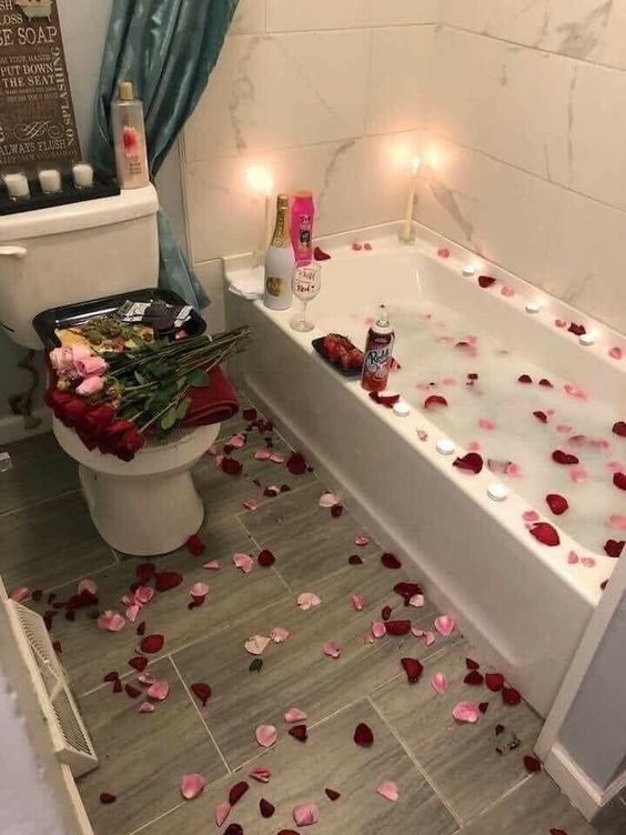 Цветы, шары и шоколад