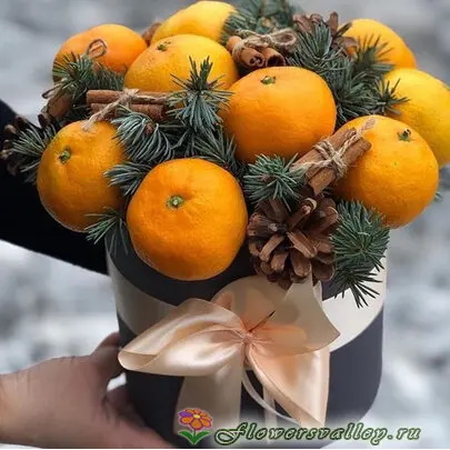 Украшение из мандаринов