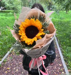 Букет из  подсолнуха и эрингиума