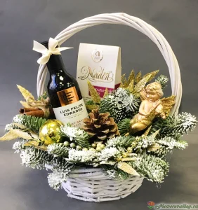 Корзина новогодняя