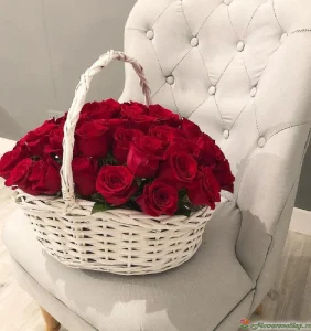 Корзинка красных роз 35 шт