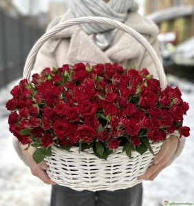Корзина кустовых роз