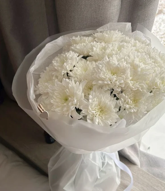 Букет из белых хризантем Балтика