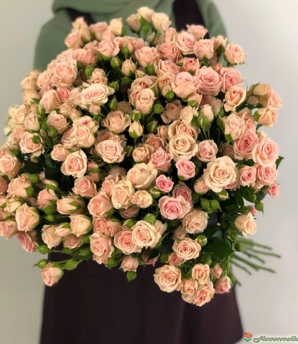 Букет из 25 розовых кустовых роз "Лидия" (Lidia)
