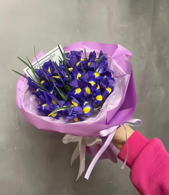 Букет из 15 ирисов