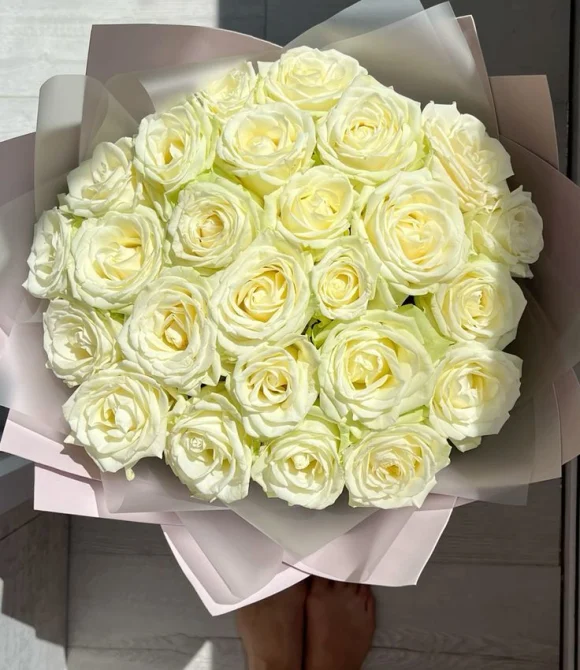 25  белых роз Аваланш
