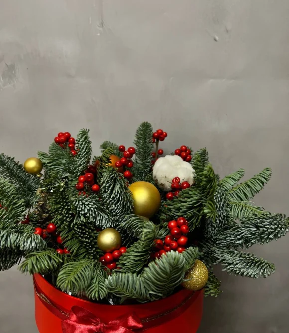 Новогодняя композиция в шляпной коробке