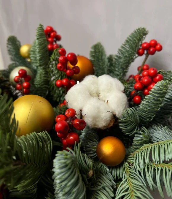 Новогодняя композиция в шляпной коробке