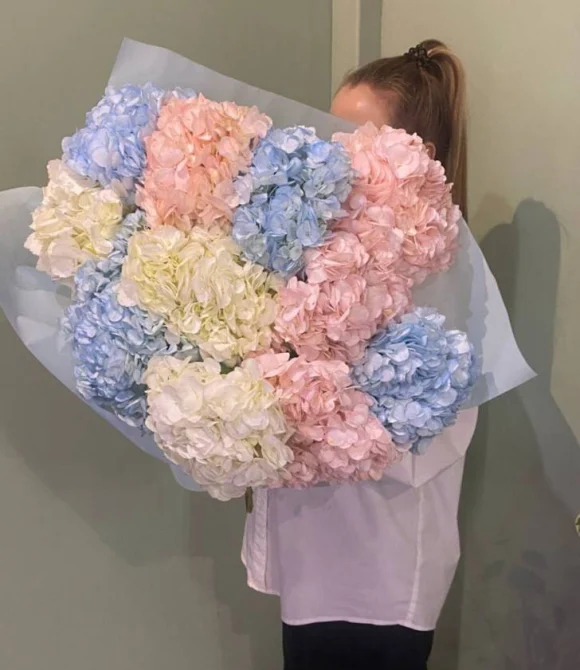 Букет из разноцветных гортензий, 11 шт.