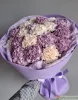 букет с кремовой и фиолетовой гвоздикой