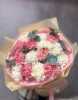 букет из розовой и белой гвоздики