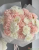 букет из розовой и белой гвоздики