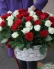 75 роз красных и белых