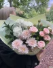 букет с пионовидной кустовой розой и хризантемой