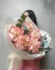 Французские розовые розы с эвкалиптом