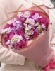 Букет с лавандовой маттиолой и розовой розой
