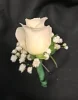 Бутоньерка из белой розы