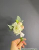 Бутоньерка из кустовой розы