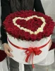 101 роза в шляпной коробке в форме сердца