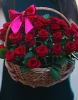 35 красной розы в корзине