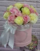 Шляпная коробка с белой и розовой розой  25 шт.