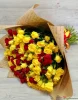 Букет из красных и желтых кустовых роз, 15шт