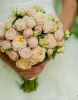 Букет невесты из кустовых пионовидных роз